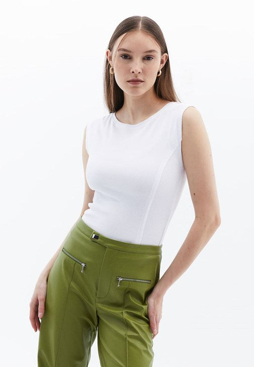 Beyaz Bot Yaka Tişört