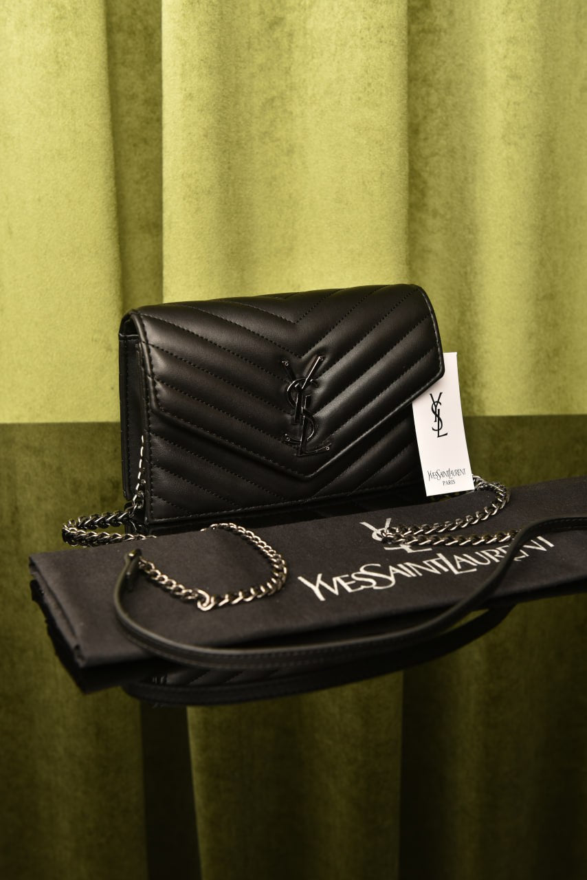 Cassandre Leather Wallet on Chain