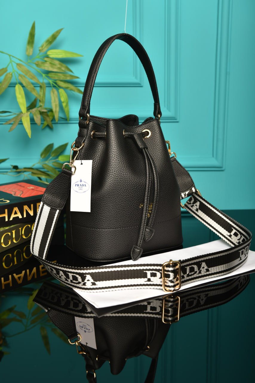 Vitello Daino Bucket  Bag