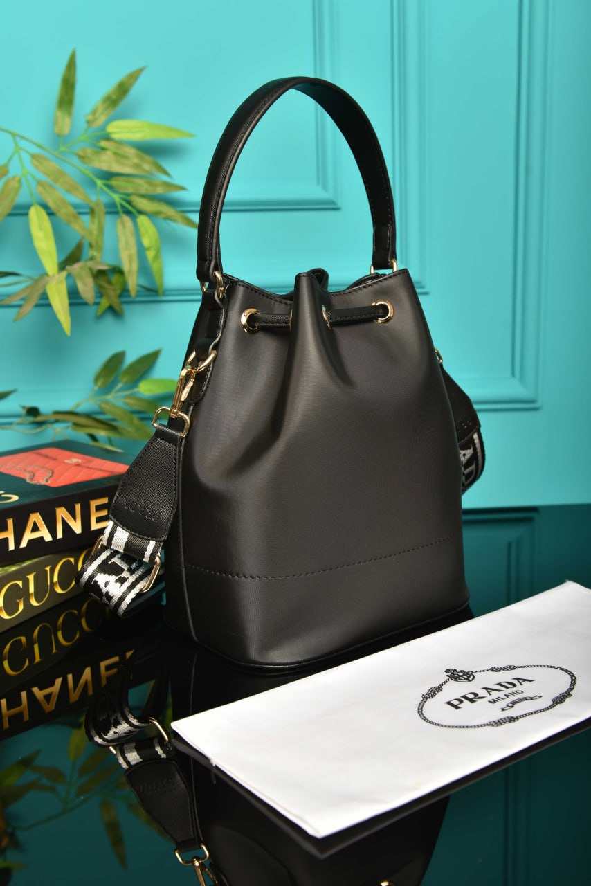 Vitello Daino Bucket  Bag