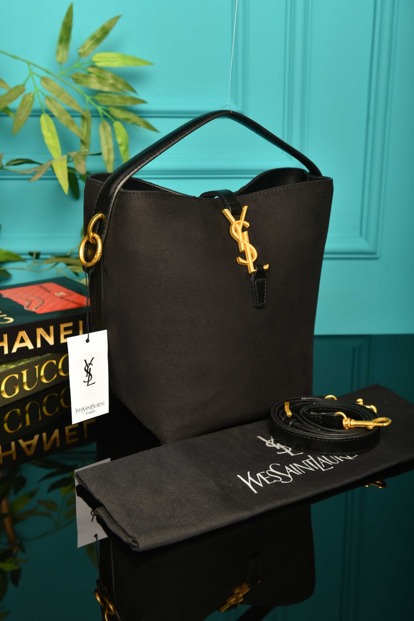 Le 37 in Shiny Suede