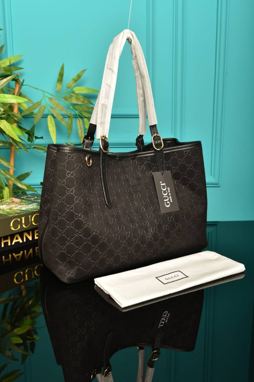 GG Emblem Medium Tote Bag