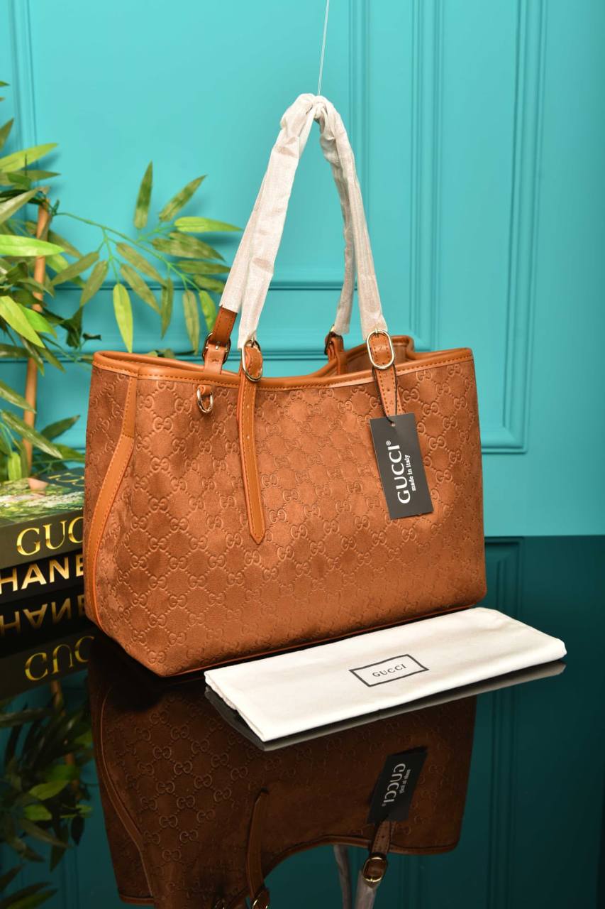 GG Emblem Medium Tote Bag